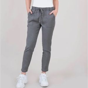 Level 99 size small grey joggers/cargo pants from Evereve like new.